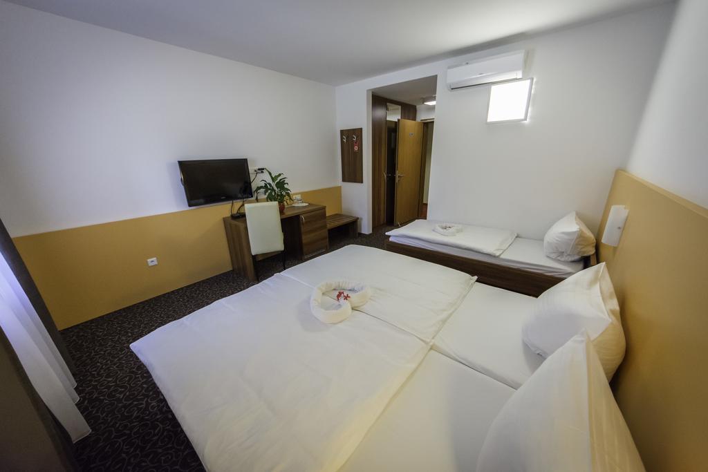Domacija Vodnik & Apartments Церклє-на-Горенськем Екстер'єр фото